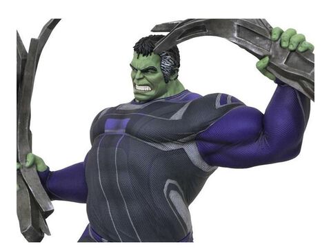 Statuette Diorama Diamond Select Gallery - Avengers Endgame - Tracksuit Hulk 23